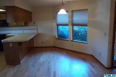 395 Jackson, Tulare, CA 93274 photo 4