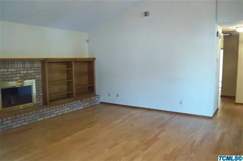 395 Jackson, Tulare, CA 93274 photo 3