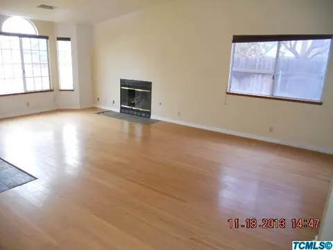 152 Devon Dr, Lemoore, CA 93245 photo 2