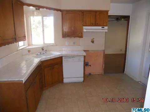 301 E College Ave, Tulare, CA 93274 photo 4