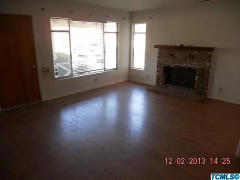 301 E College Ave, Tulare, CA 93274 photo 2