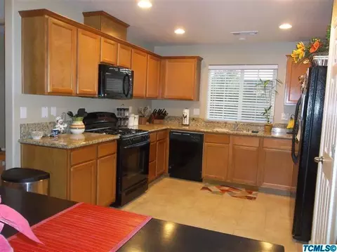 200 E Hunstsman Ave, Reedley, CA 93654 photo 3
