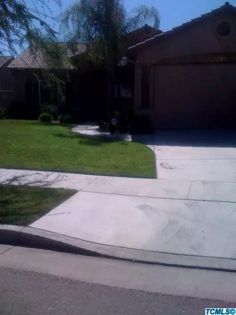 1327 E Mesa Ct, Visalia, CA 93292 photo 2