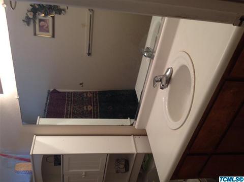236 E Adell St, Madera, CA 93638 photo 2