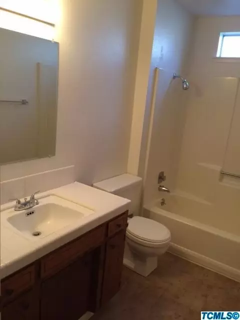 2241 S Memory St, Visalia, CA 93277 photo 9