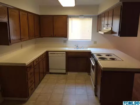 2241 S Memory St, Visalia, CA 93277 photo 3