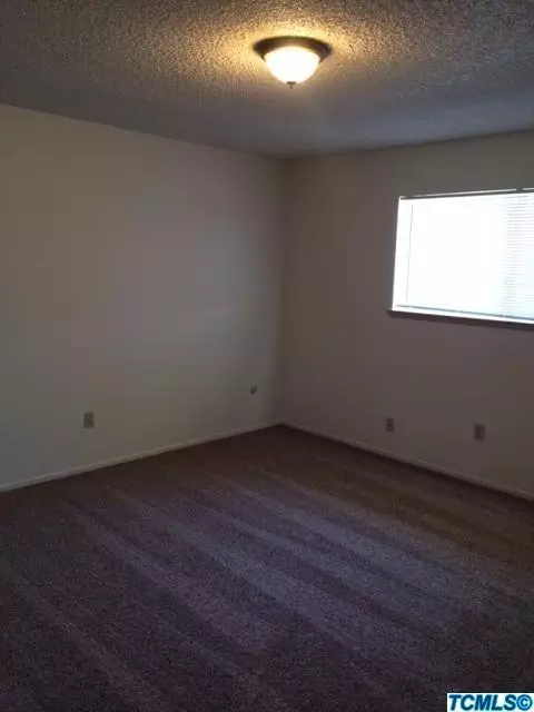 2241 S Memory St, Visalia, CA 93277 photo 8