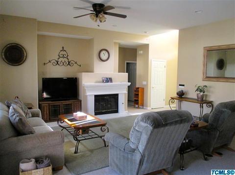 1592 Fireside Way, Lemoore, CA 93245 photo 3