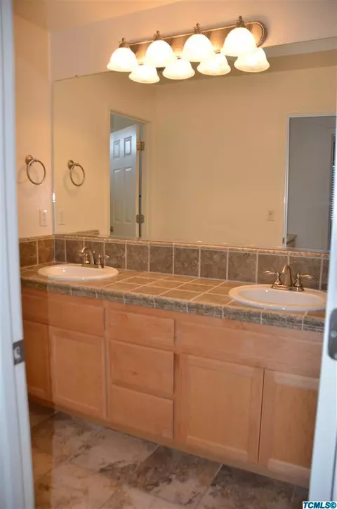 211 E Reese Ave, Visalia, CA 93277 photo 28