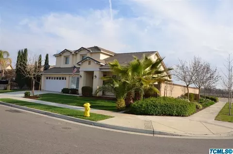 211 E Reese Ave, Visalia, CA 93277 photo 2