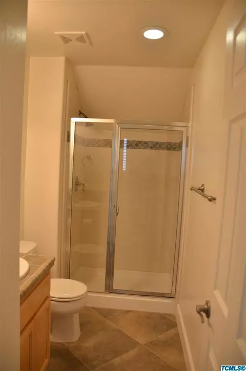 211 E Reese Ave, Visalia, CA 93277 photo 21