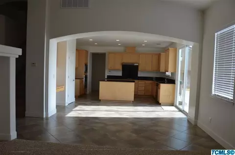 211 E Reese Ave, Visalia, CA 93277 photo 9