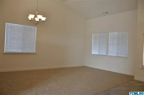 211 E Reese Ave, Visalia, CA 93277 photo 4