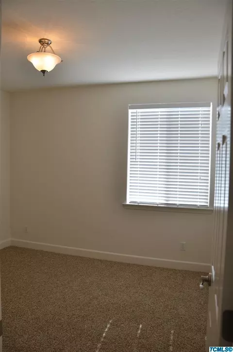 211 E Reese Ave, Visalia, CA 93277 photo 18