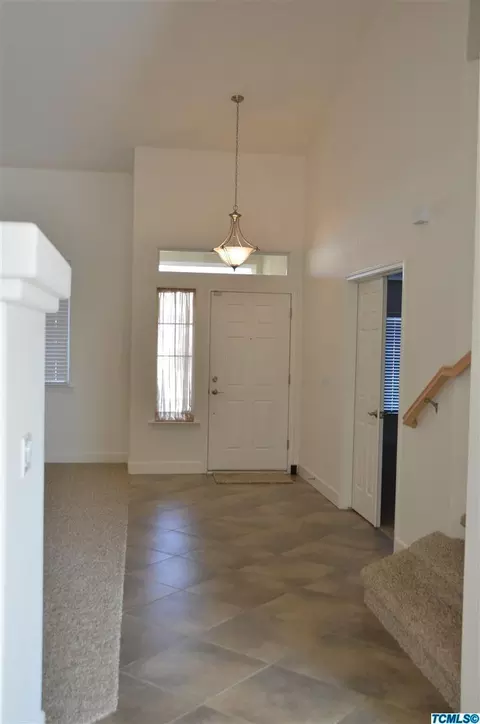 211 E Reese Ave, Visalia, CA 93277 photo 3