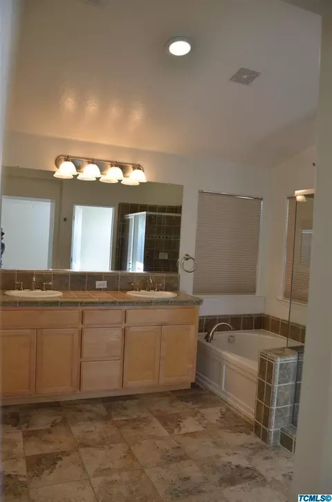 211 E Reese Ave, Visalia, CA 93277 photo 26