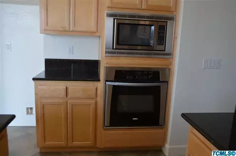 211 E Reese Ave, Visalia, CA 93277 photo 12