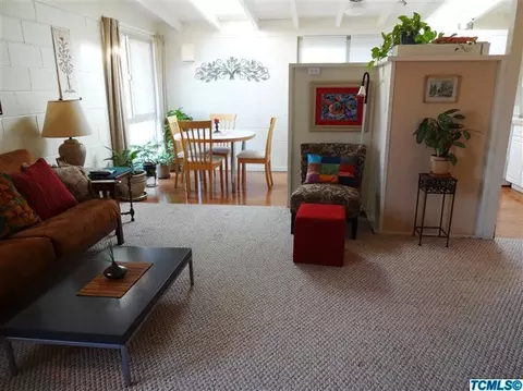 202 Plum St, Exeter, CA 93221 photo 2