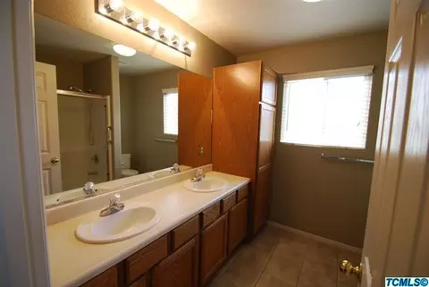 3912 E Oak Ave, Visalia, CA 93292 photo 10