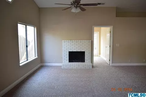 1819 E College Ct, Visalia, CA 93292 photo 3