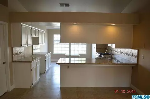 1819 E College Ct, Visalia, CA 93292 photo 5