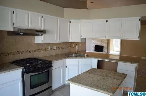 1819 E College Ct, Visalia, CA 93292 photo 6