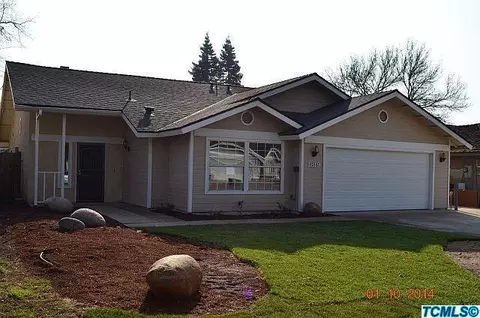 1819 E College Ct, Visalia, CA 93292 photo 1