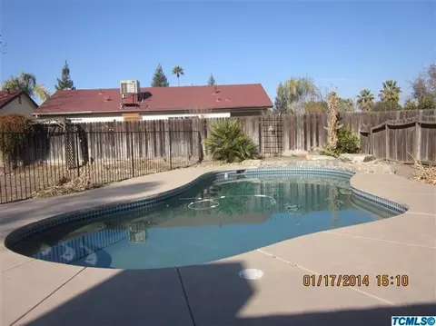 404 E Laura Ct, Visalia, CA 93277 photo 6
