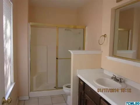 404 E Laura Ct, Visalia, CA 93277 photo 5