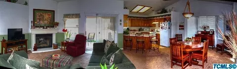 1317 N Simon Ct, Visalia, CA 93292 photo 2