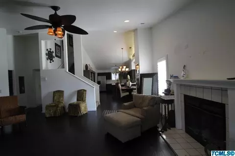 3018 E Douglas Ave, Visalia, CA 93292 photo 14