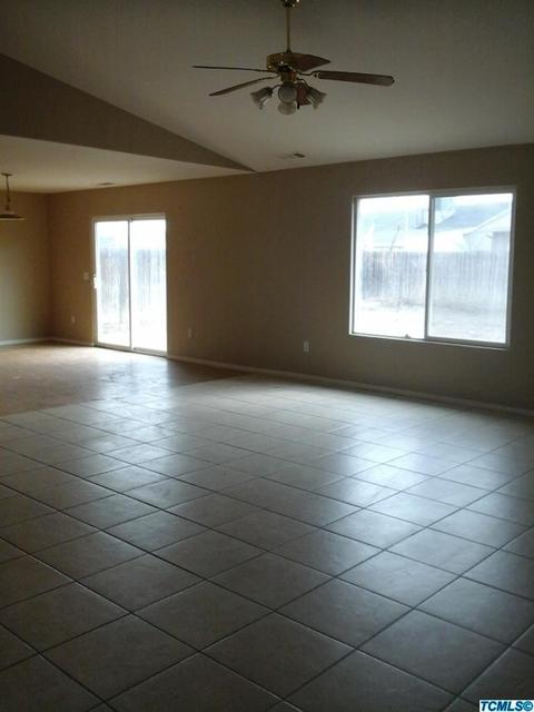 145 E Robin Ave, Visalia, CA 93291 photo 3