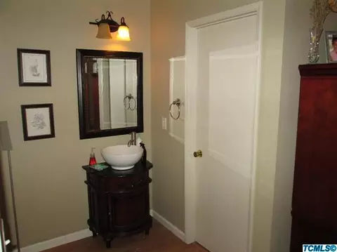 1225 E Ferguson Ave, Visalia, CA 93292 photo 8