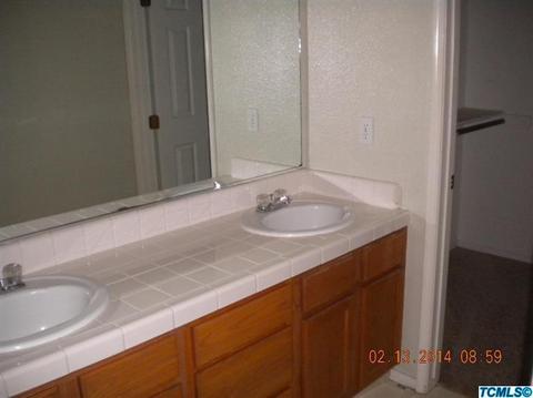 638 Bristol Ct, Lemoore, CA 93245 photo 13