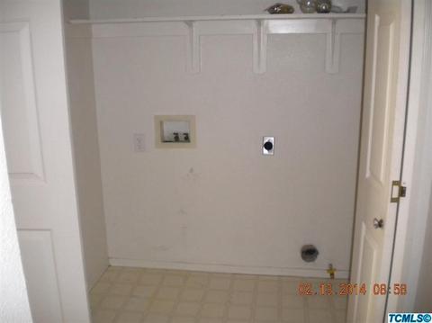 638 Bristol Ct, Lemoore, CA 93245 photo 8