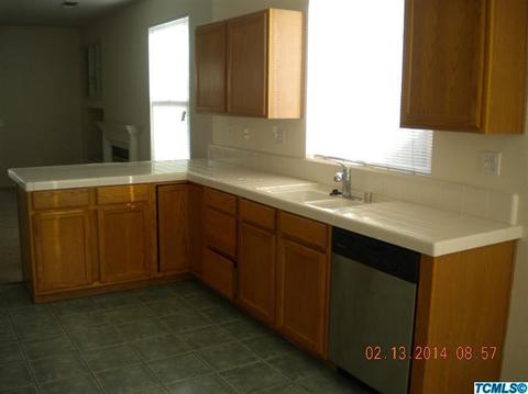 638 Bristol Ct, Lemoore, CA 93245 photo 2