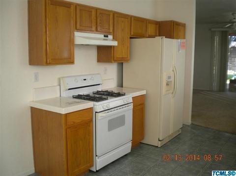 638 Bristol Ct, Lemoore, CA 93245 photo 3