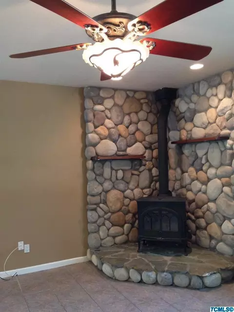 43668 Washburn Dr, Three Rivers, CA 93271 photo 8