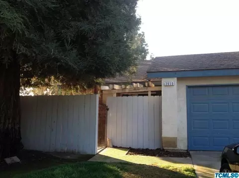 2039 E Beech Ave, Visalia, CA 93292 photo 2