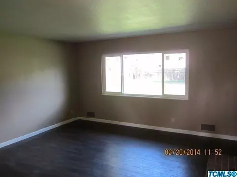 702 E Kaweah Ave, Visalia, CA 93292 photo 10