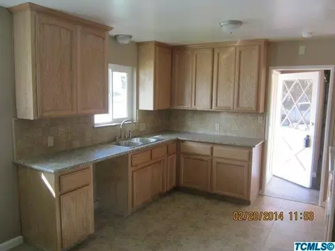 702 E Kaweah Ave, Visalia, CA 93292 photo 5