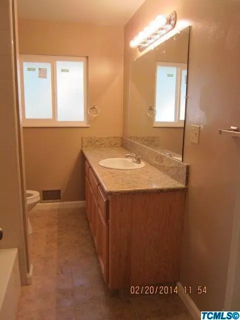 702 E Kaweah Ave, Visalia, CA 93292 photo 15