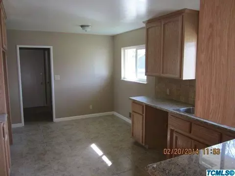 702 E Kaweah Ave, Visalia, CA 93292 photo 4