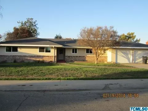 702 E Kaweah Ave, Visalia, CA 93292 photo 1