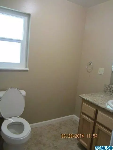 702 E Kaweah Ave, Visalia, CA 93292 photo 14
