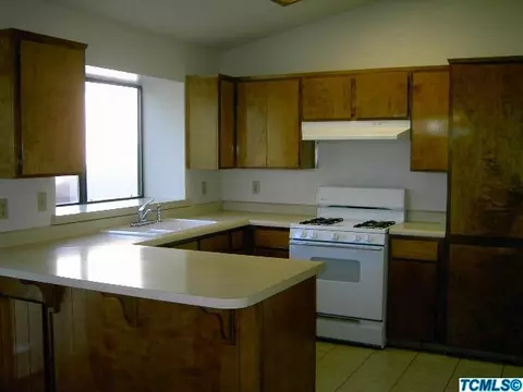 1712 E Babcock Ave, Visalia, CA 93292 photo 16