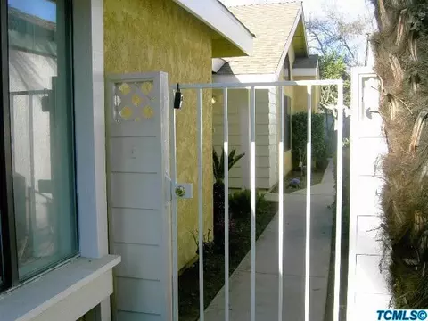1712 E Babcock Ave, Visalia, CA 93292 photo 3