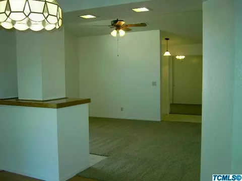 1712 E Babcock Ave, Visalia, CA 93292 photo 14