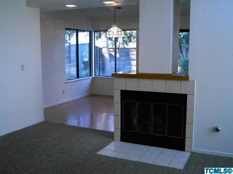 1712 E Babcock Ave, Visalia, CA 93292 photo 9