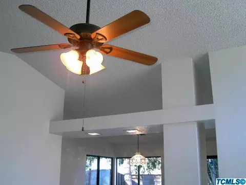 1712 E Babcock Ave, Visalia, CA 93292 photo 10